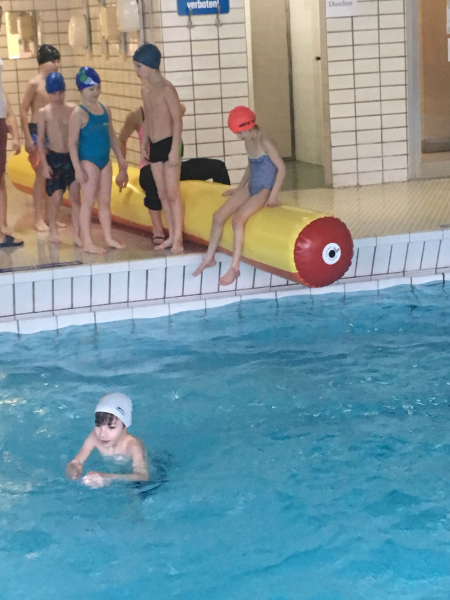 Mit Hopsi Hopper im Schwimmbad