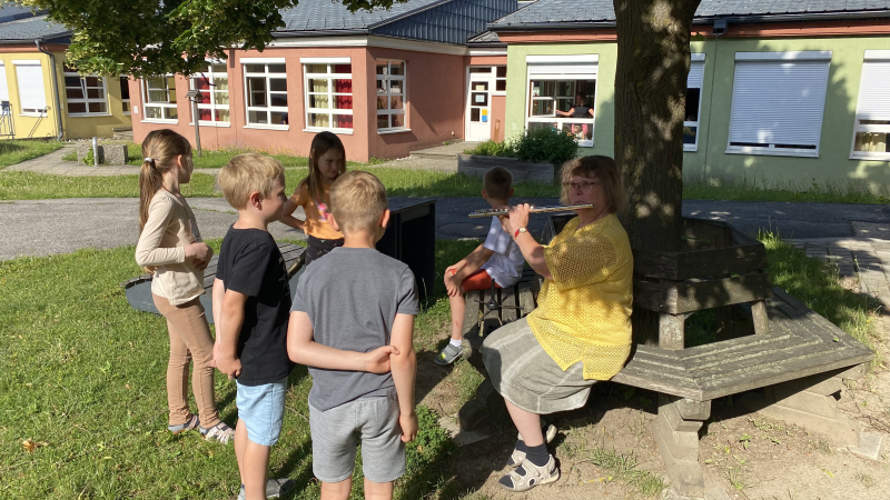 Die Musikschule stellt sich bei den 1. und 2. Klassen vor