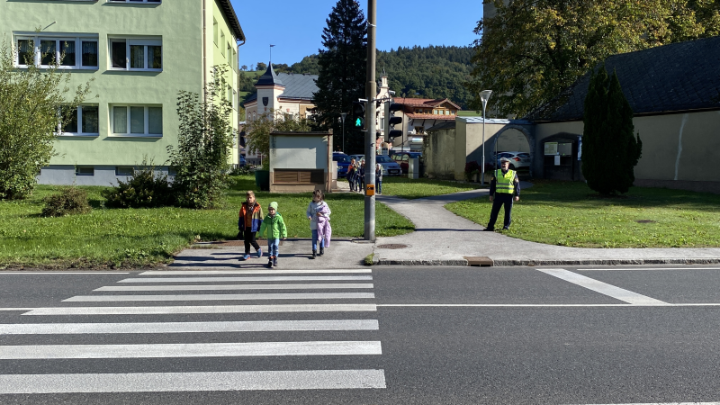 Wir überqueren die Straße 2.Klasse