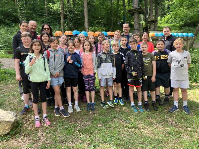 Kletterpark. Seil und Bogen