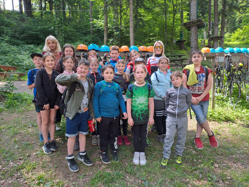 Kletterpark. Seil und Bogen