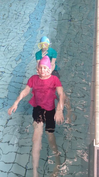 Pyjama- und Rettungsschwimmen mit der 4a im Rahmen der Fit 4 Kidsstunde 🏊♂️🏊♀️