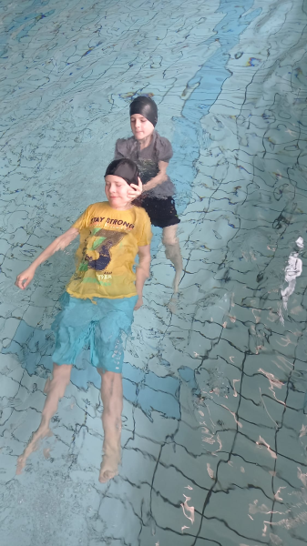 Pyjama- und Rettungsschwimmen mit der 4a im Rahmen der Fit 4 Kidsstunde 🏊♂️🏊♀️