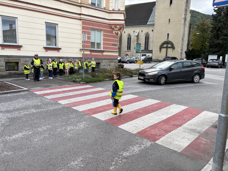 Wir überqueren sicher die Straße - 1.Klasse