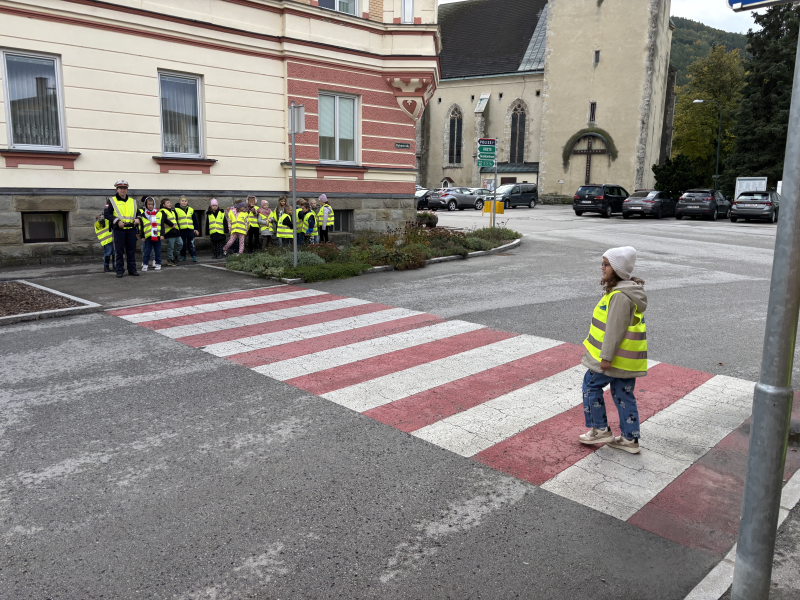 Wir überqueren sicher die Straße - 1.Klasse